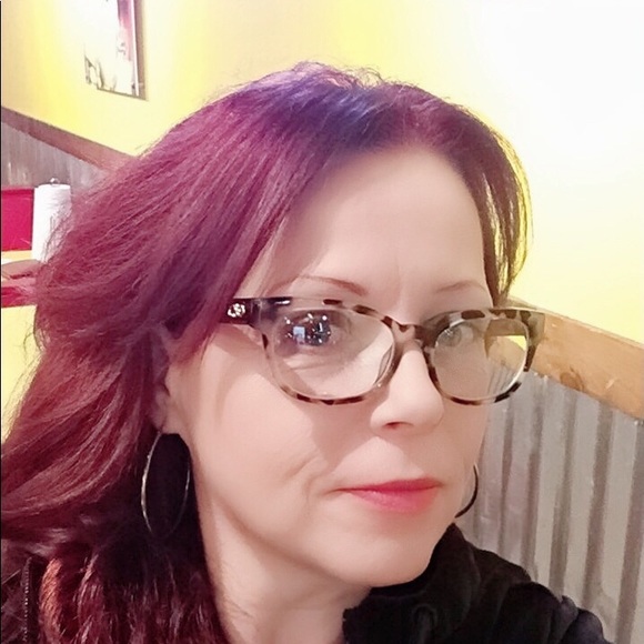 Meet your Posher, Sarah - Picture 1 of 1